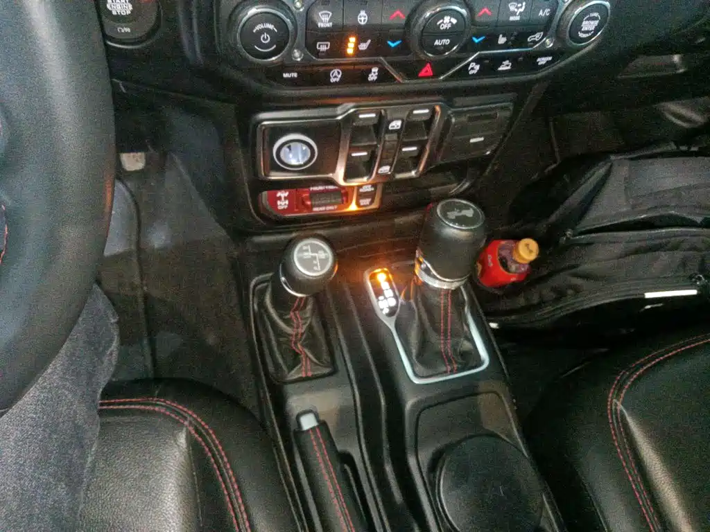 Jeep Wrangler — фото 11