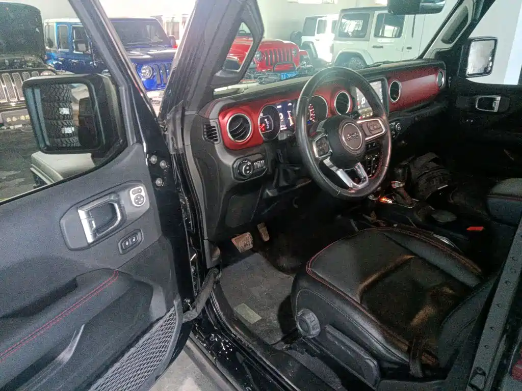 Jeep Wrangler — фото 13