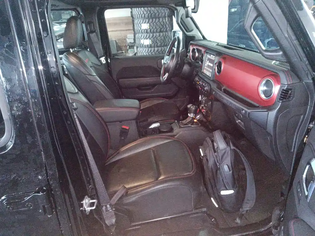Jeep Wrangler — фото 21