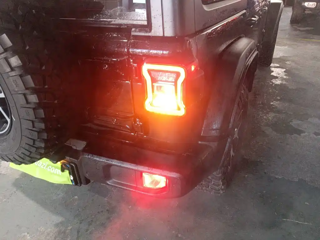 Jeep Wrangler — фото 24