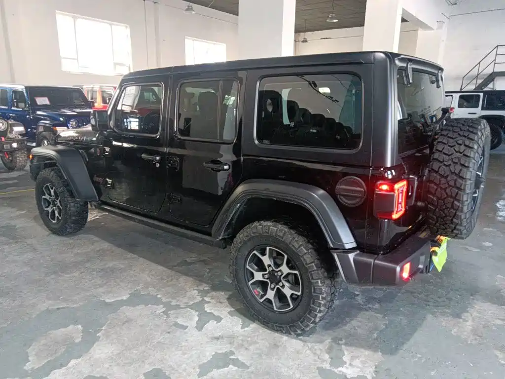 Jeep Wrangler — фото 4