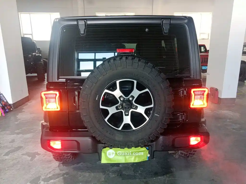 Jeep Wrangler — фото 5