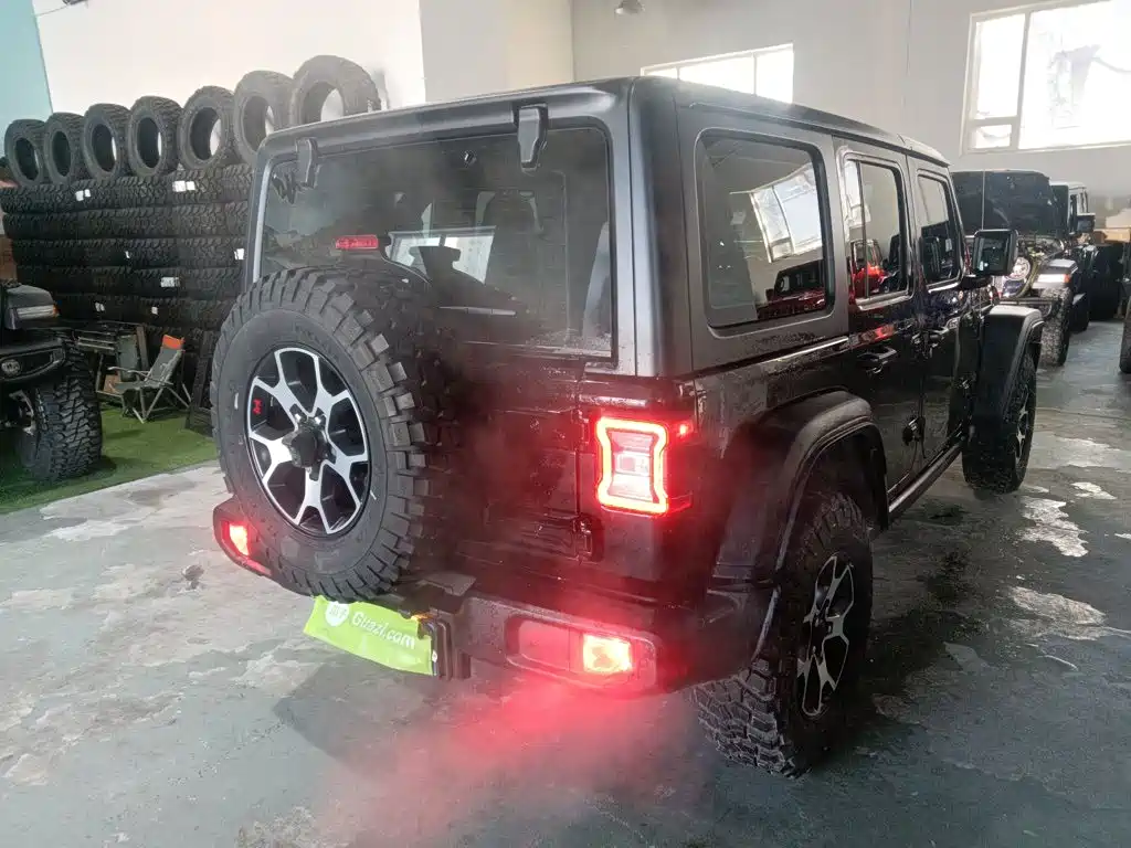 Jeep Wrangler — фото 6