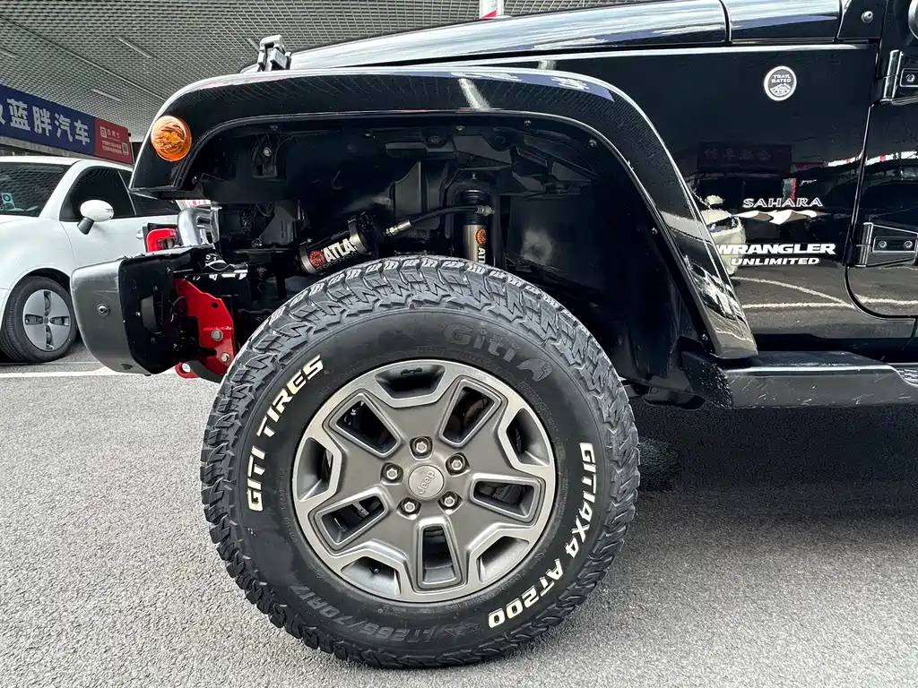 Jeep Wrangler — фото 7