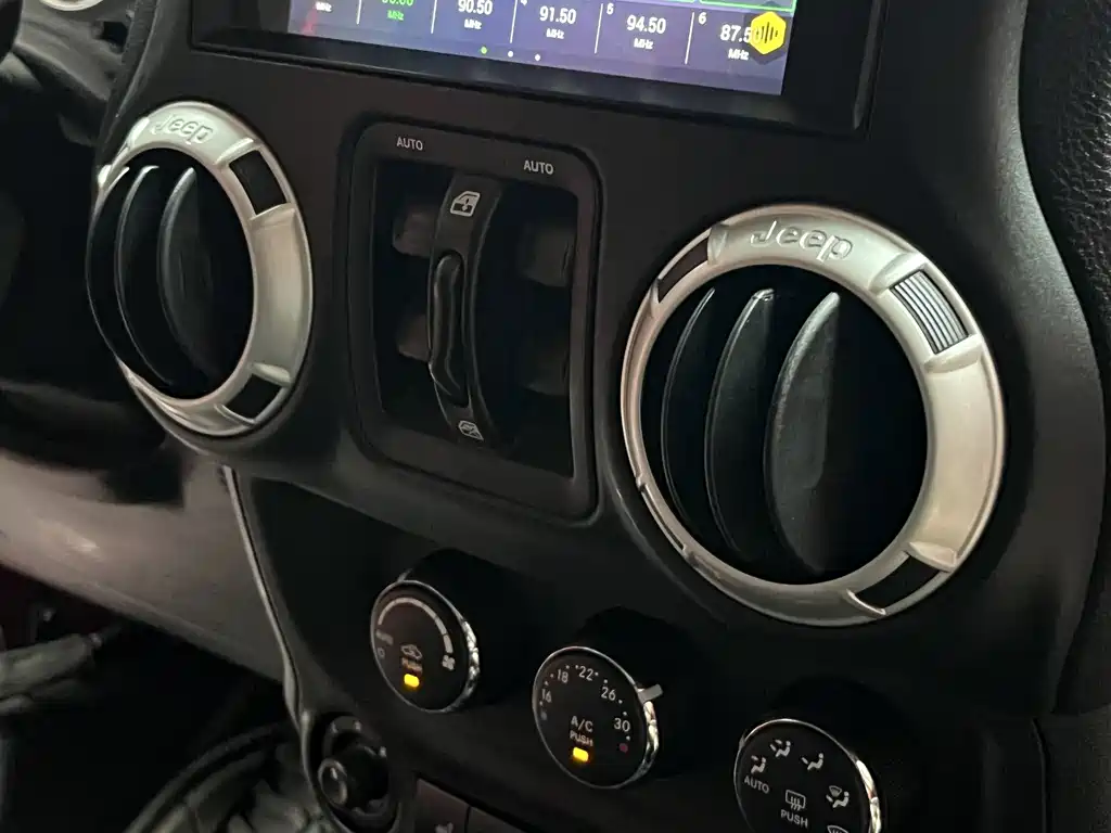Jeep Wrangler — фото 11