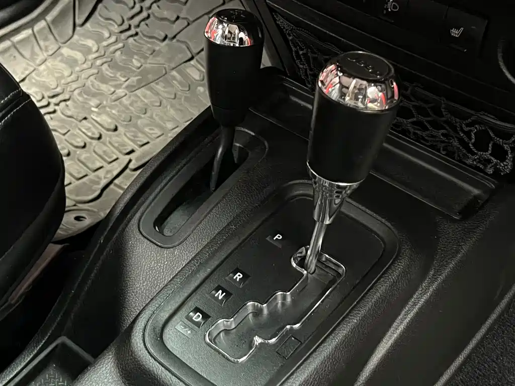 Jeep Wrangler — фото 13