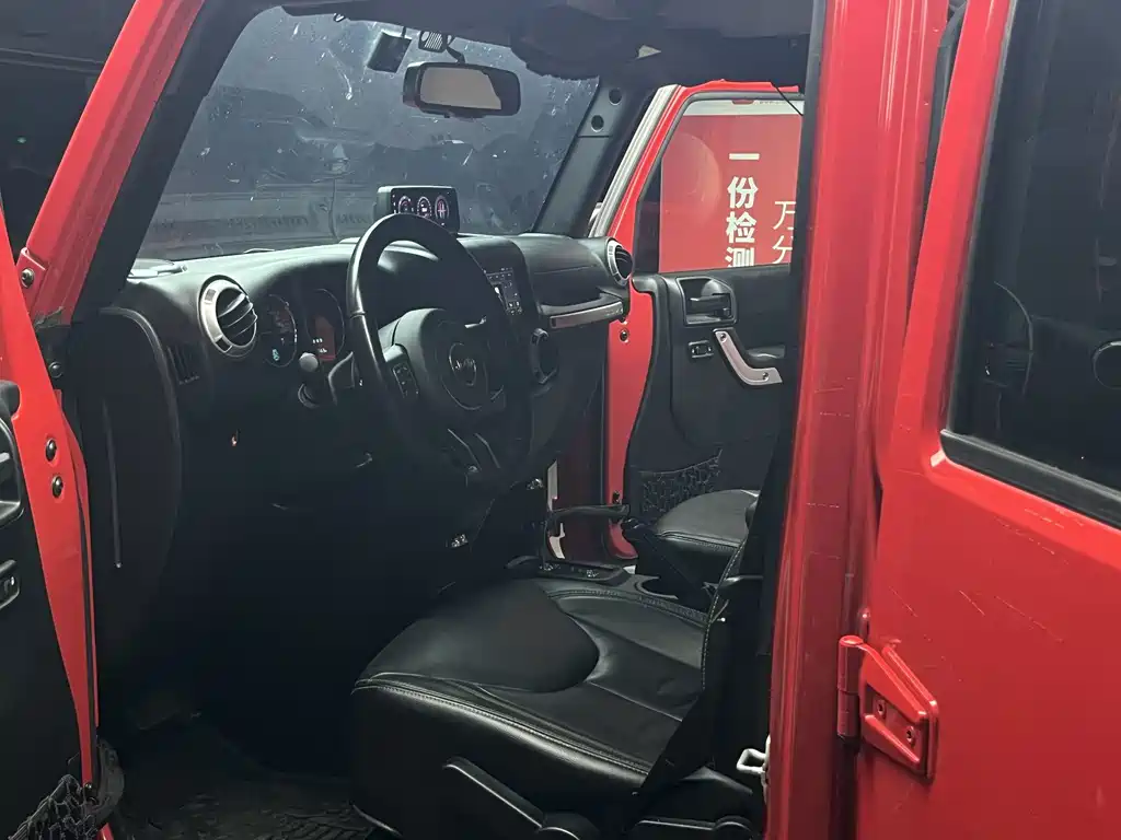 Jeep Wrangler — фото 23