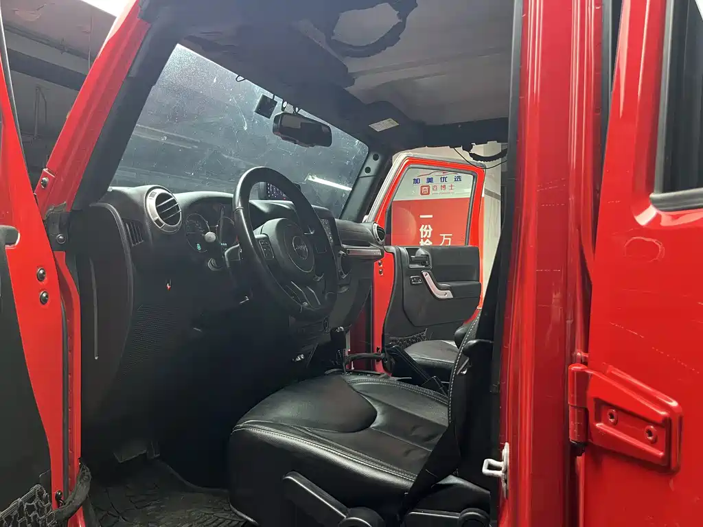 Jeep Wrangler — фото 24