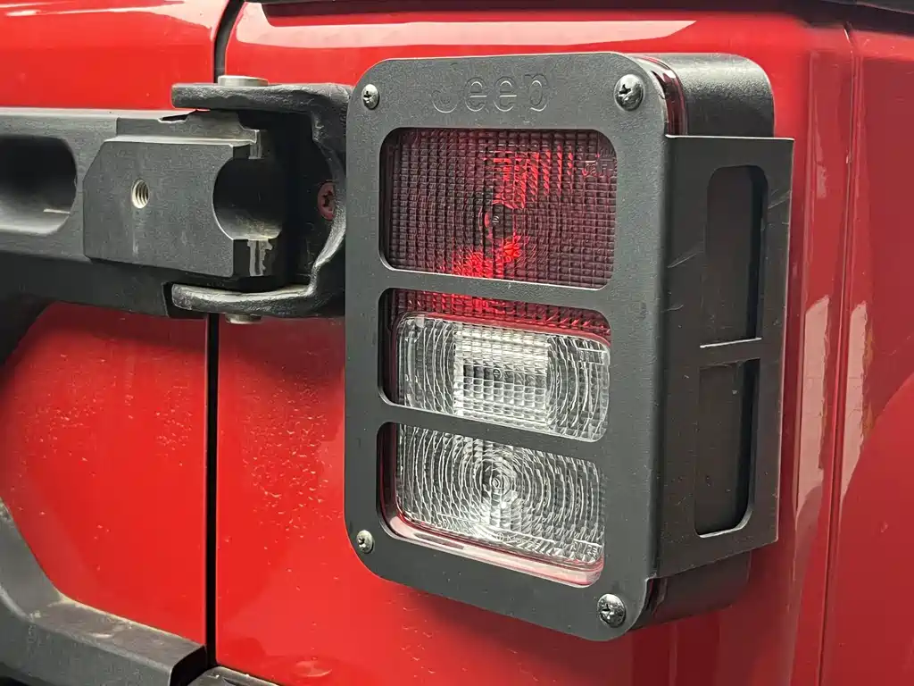 Jeep Wrangler — фото 25