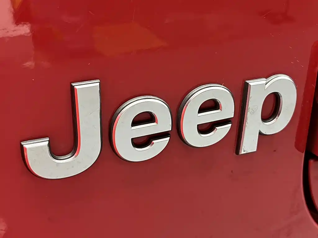 Jeep Wrangler — фото 26