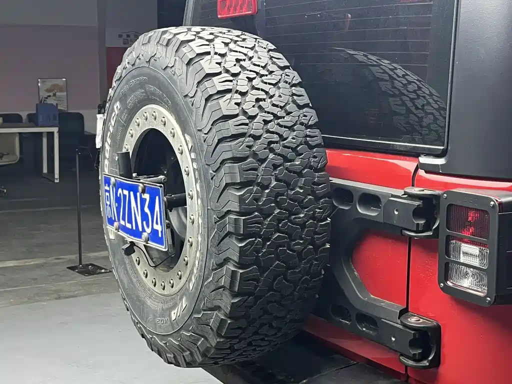 Jeep Wrangler — фото 9
