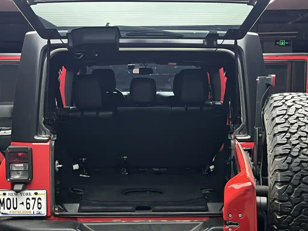 Jeep Wrangler — фото 10
