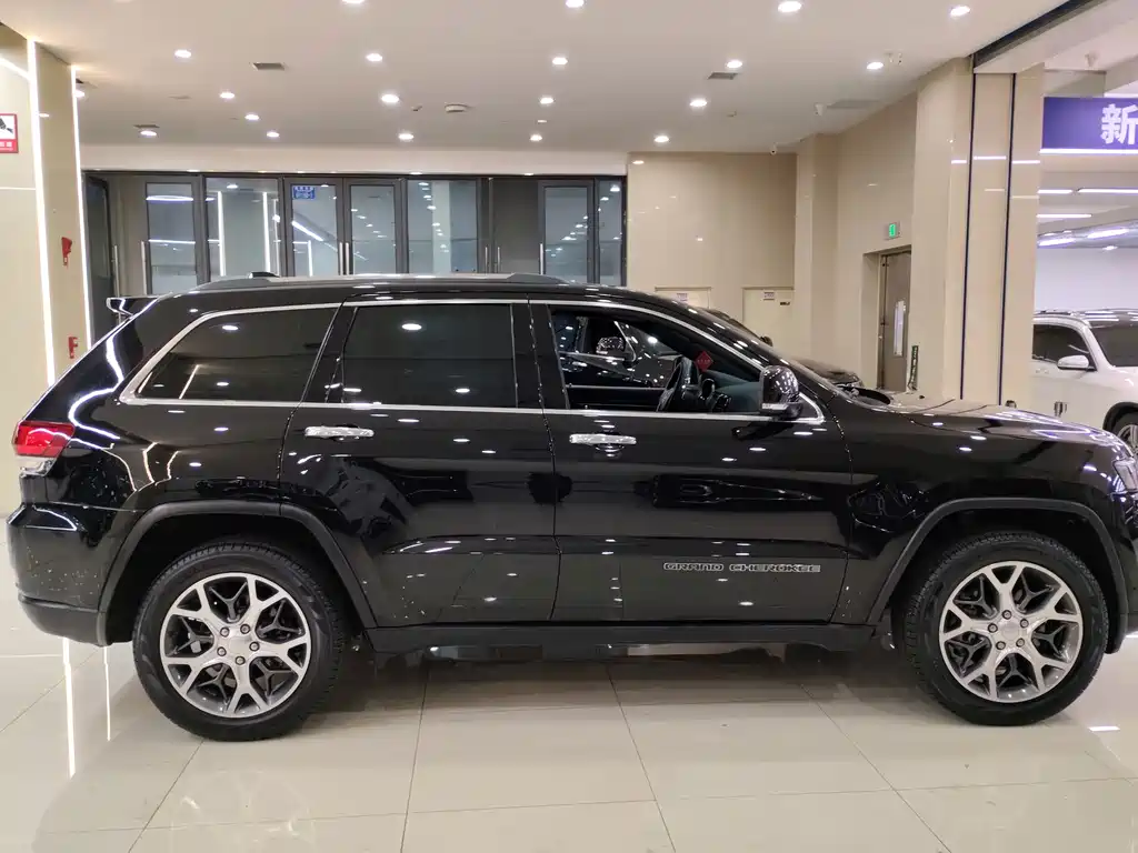 Jeep Grand Cherokee (Import) — фото 15
