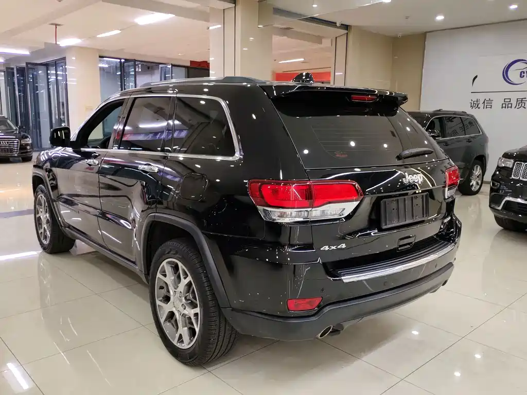 Jeep Grand Cherokee (Import) — фото 17