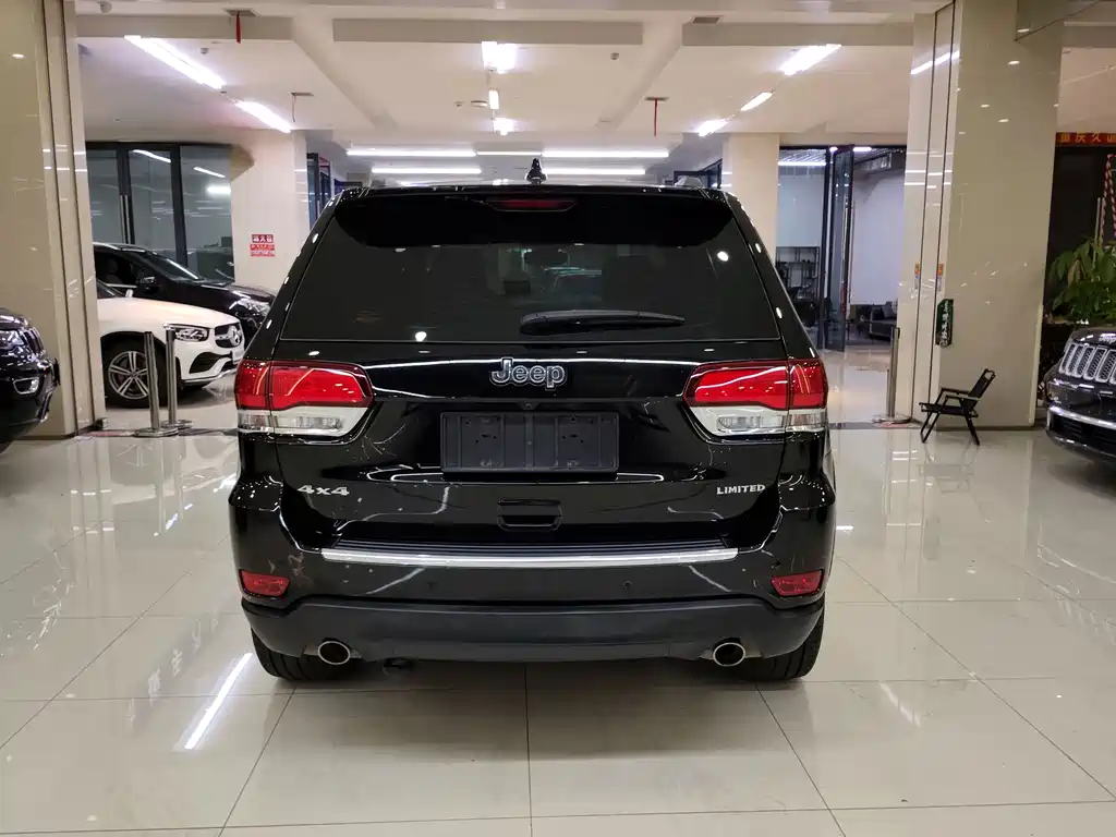 Jeep Grand Cherokee (Import) — фото 18