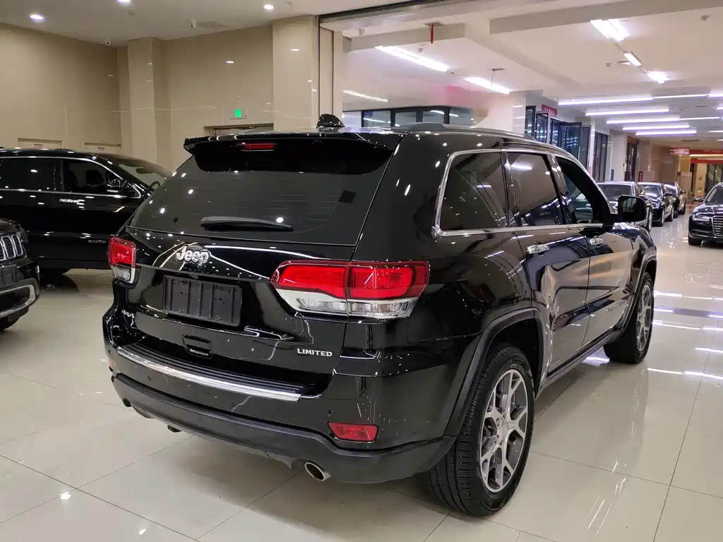 Jeep Grand Cherokee (Import) — фото 19