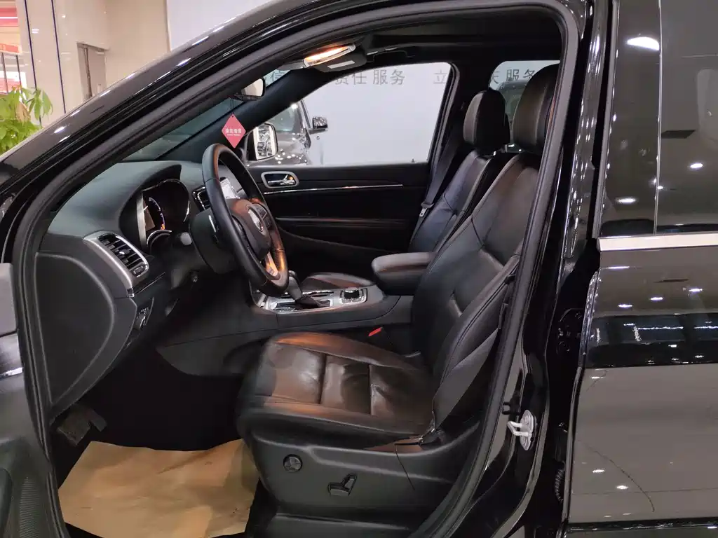 Jeep Grand Cherokee (Import) — фото 9