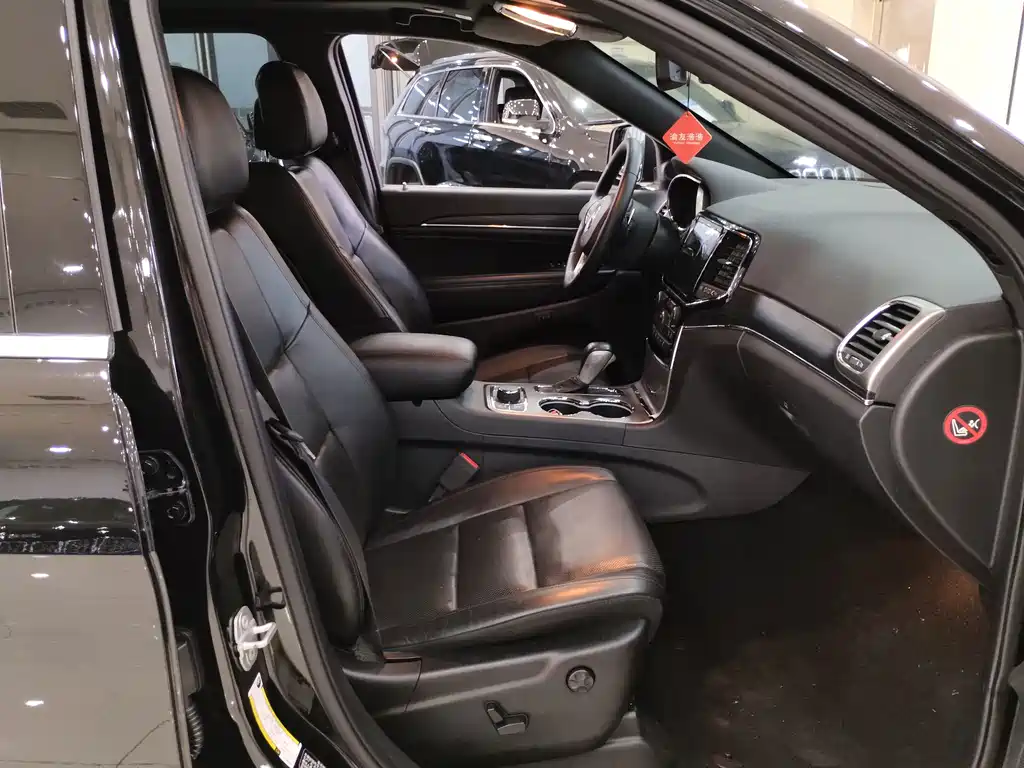 Jeep Grand Cherokee (Import) — фото 10