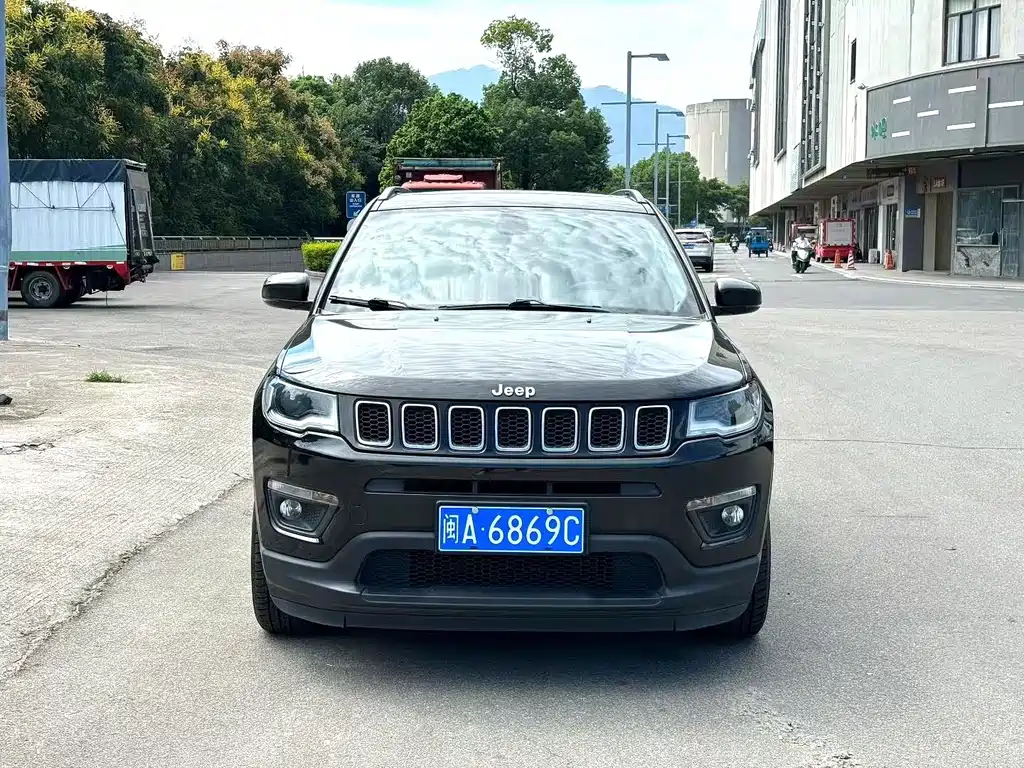 Jeep Compass — фото 2