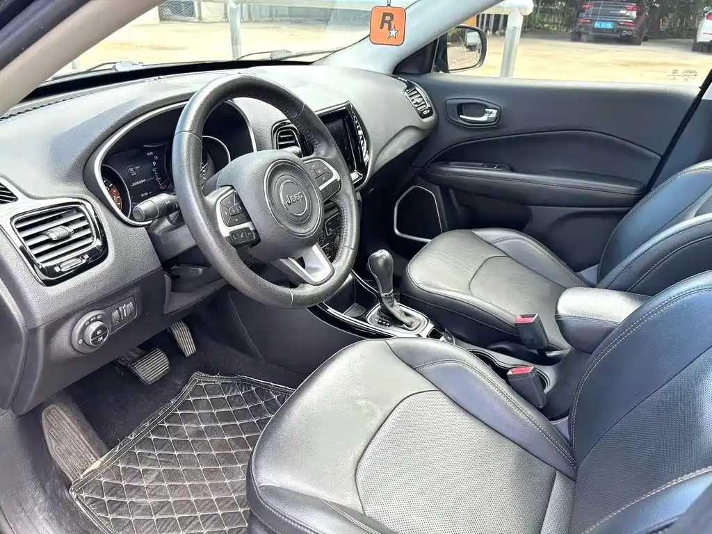 Jeep Compass — фото 4