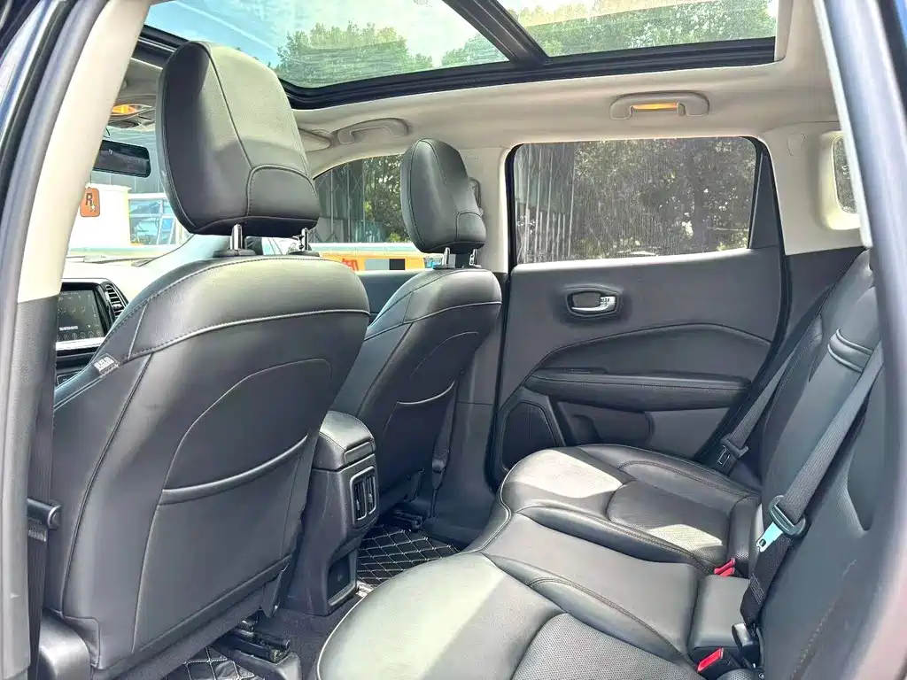 Jeep Compass — фото 6