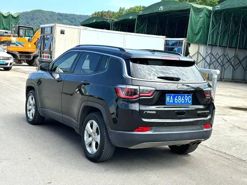 Jeep Compass — фото 7