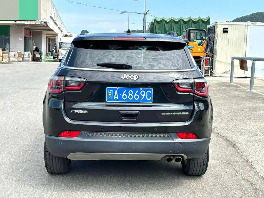 Jeep Compass — фото 9