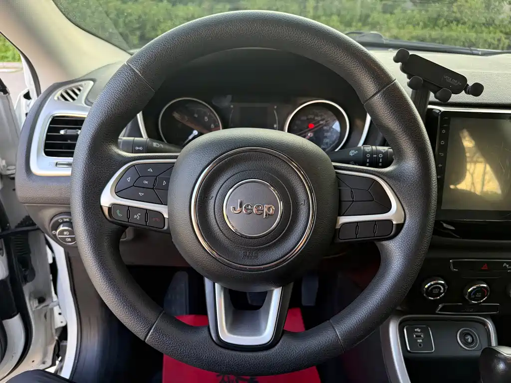 Jeep Compass — фото 11