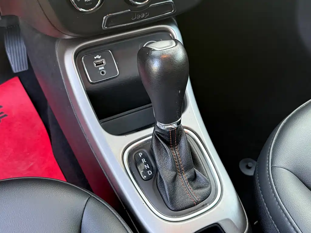 Jeep Compass — фото 13