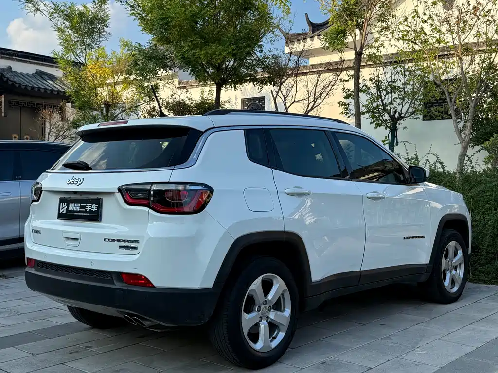 Jeep Compass — фото 18