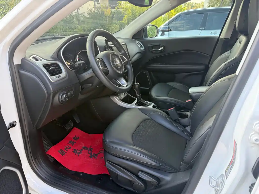 Jeep Compass — фото 4