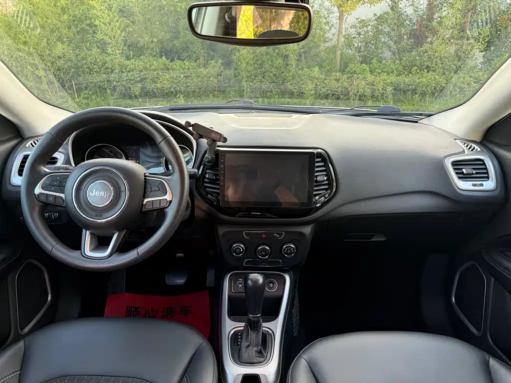 Jeep Compass — фото 6