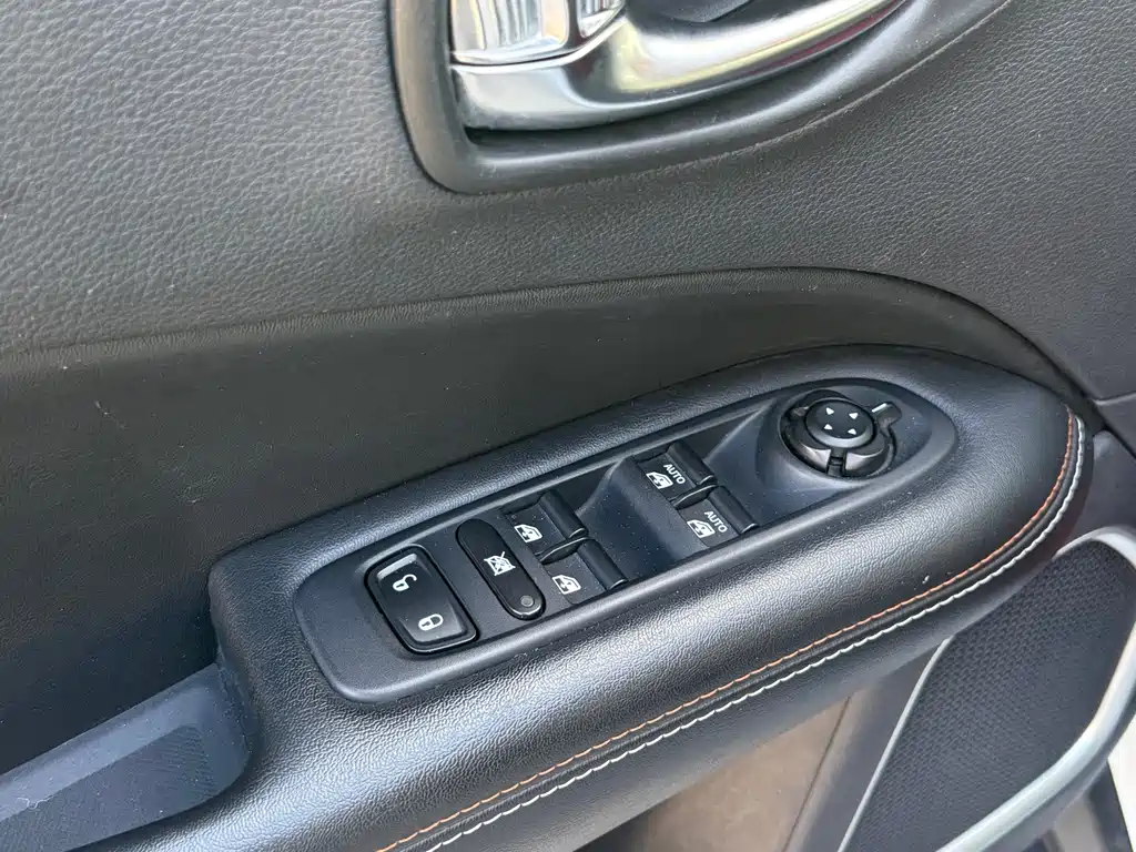 Jeep Compass — фото 10