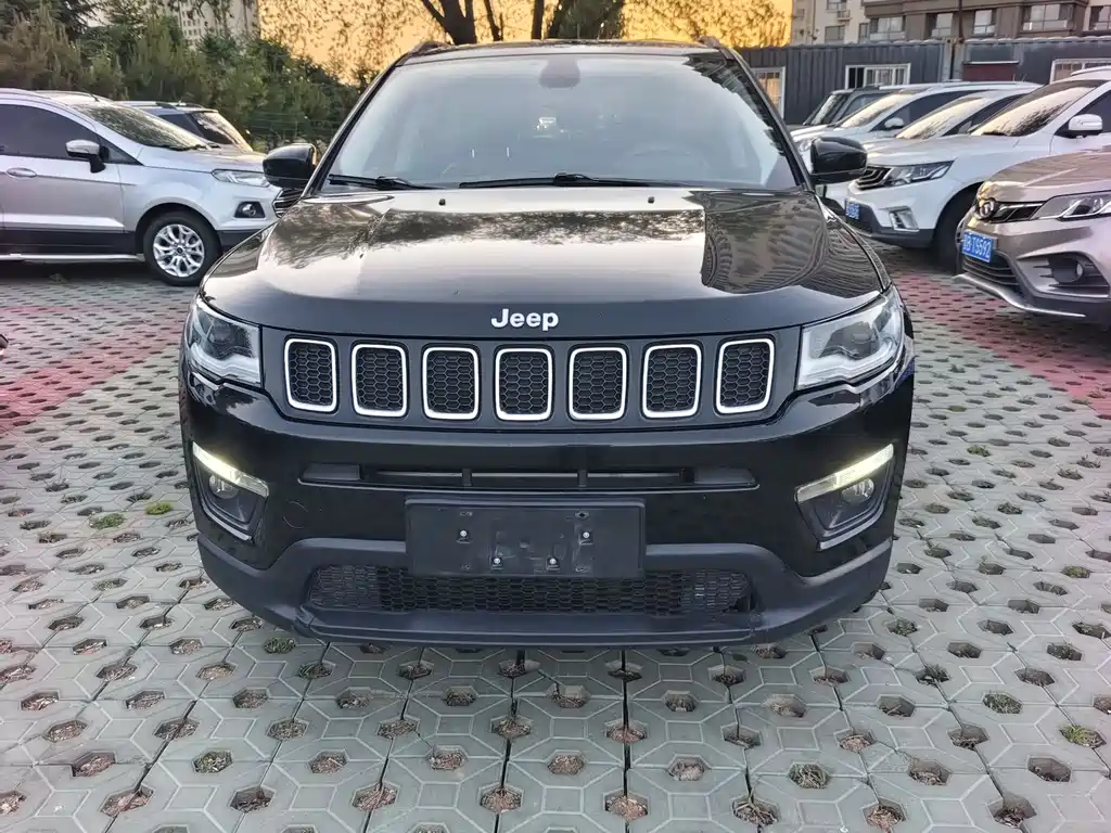 Jeep Compass — фото 2