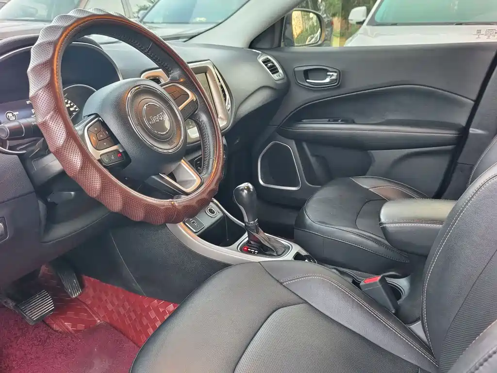 Jeep Compass — фото 4