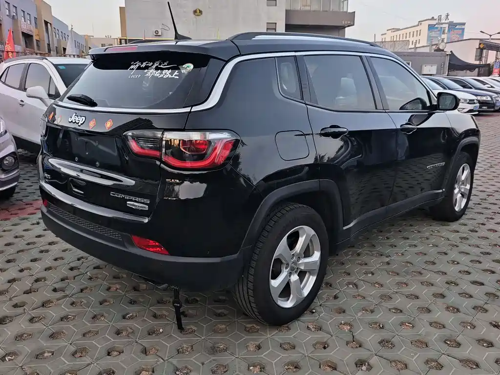 Jeep Compass — фото 7