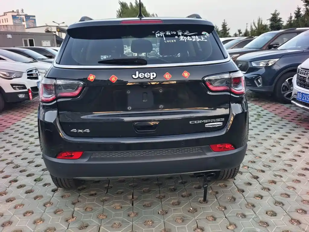 Jeep Compass — фото 8