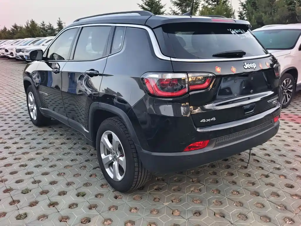 Jeep Compass — фото 9