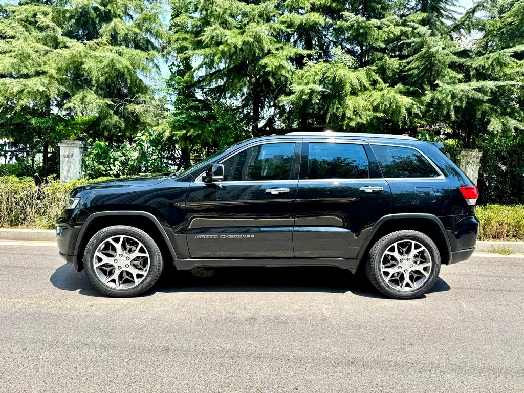 Jeep Grand Cherokee (Import) — фото 2