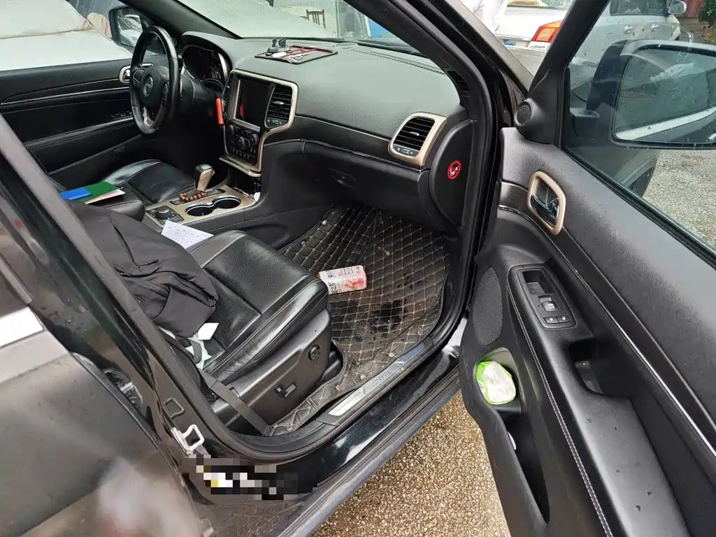 Jeep Grand Cherokee (Import) — фото 20