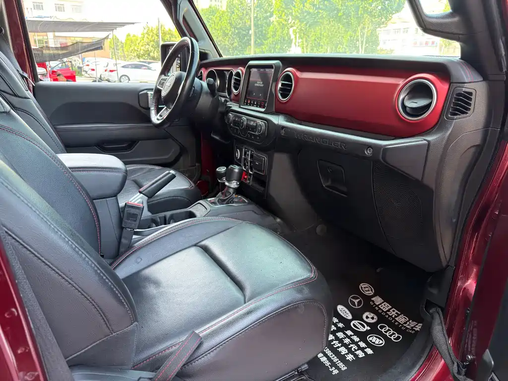 Jeep Wrangler — фото 14