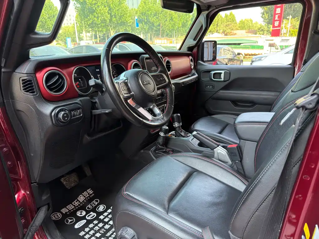 Jeep Wrangler — фото 7