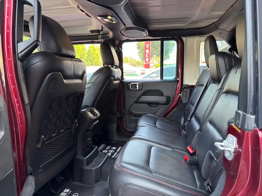 Jeep Wrangler — фото 8