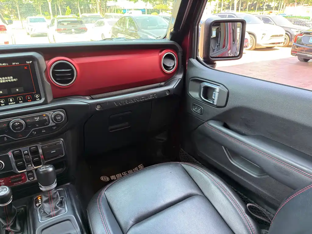 Jeep Wrangler — фото 10
