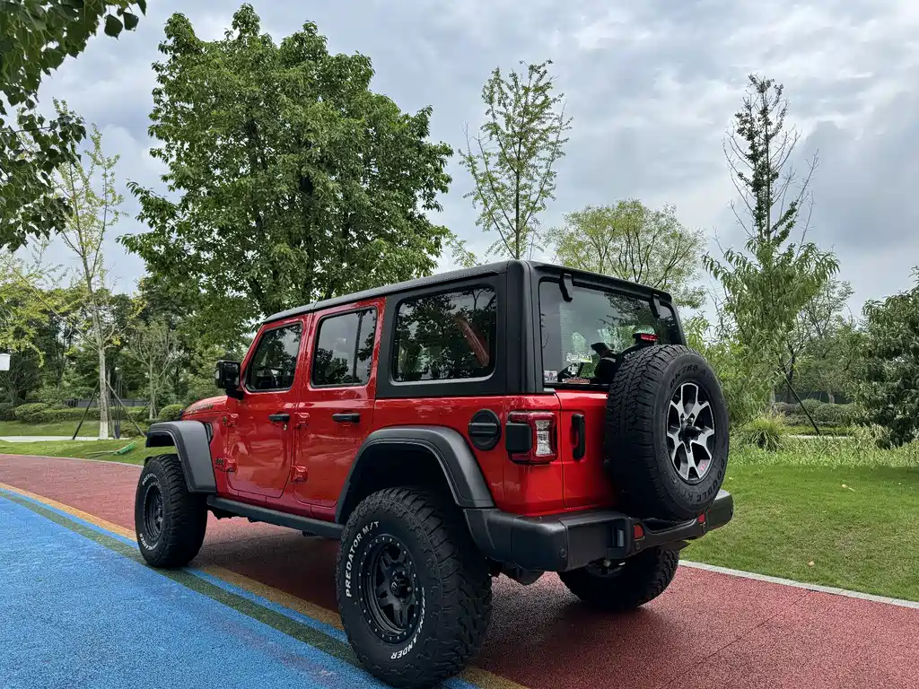 Jeep Wrangler — фото 9