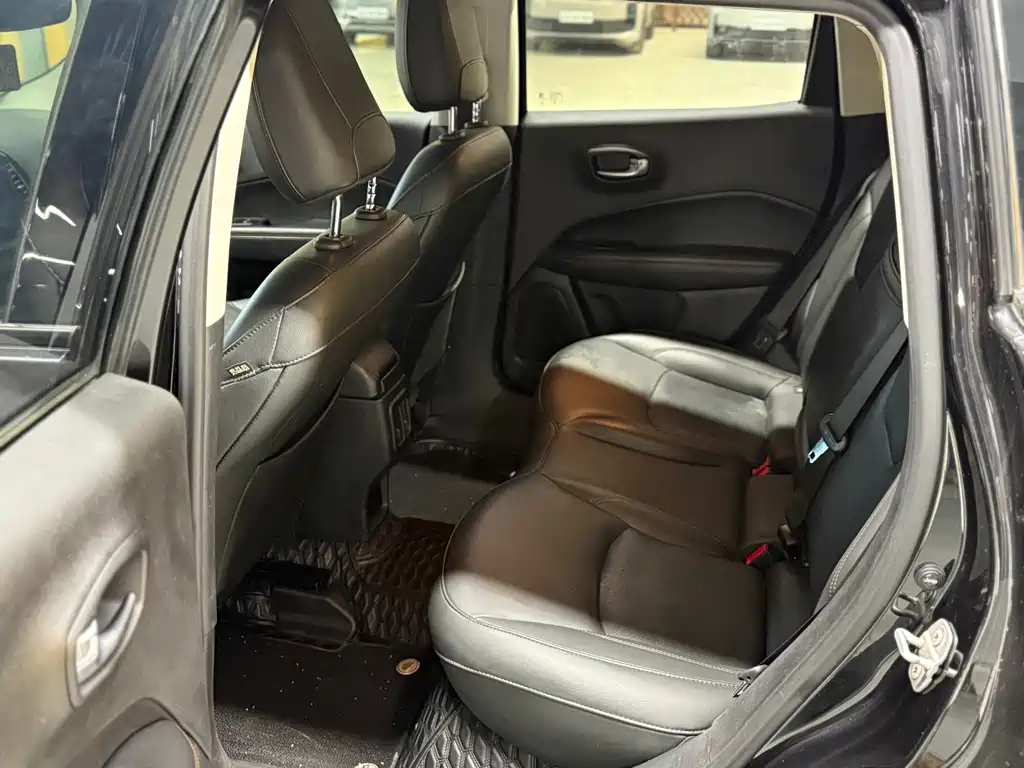 Jeep Compass — фото 14