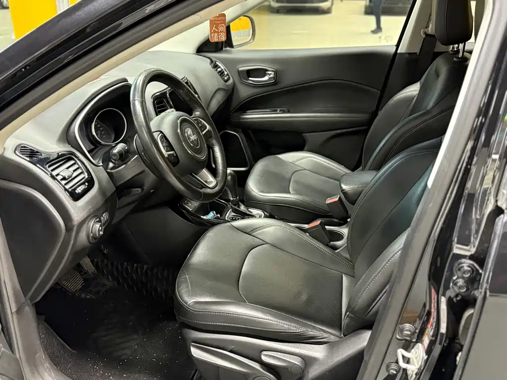 Jeep Compass — фото 15