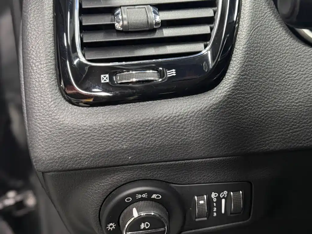Jeep Compass — фото 17