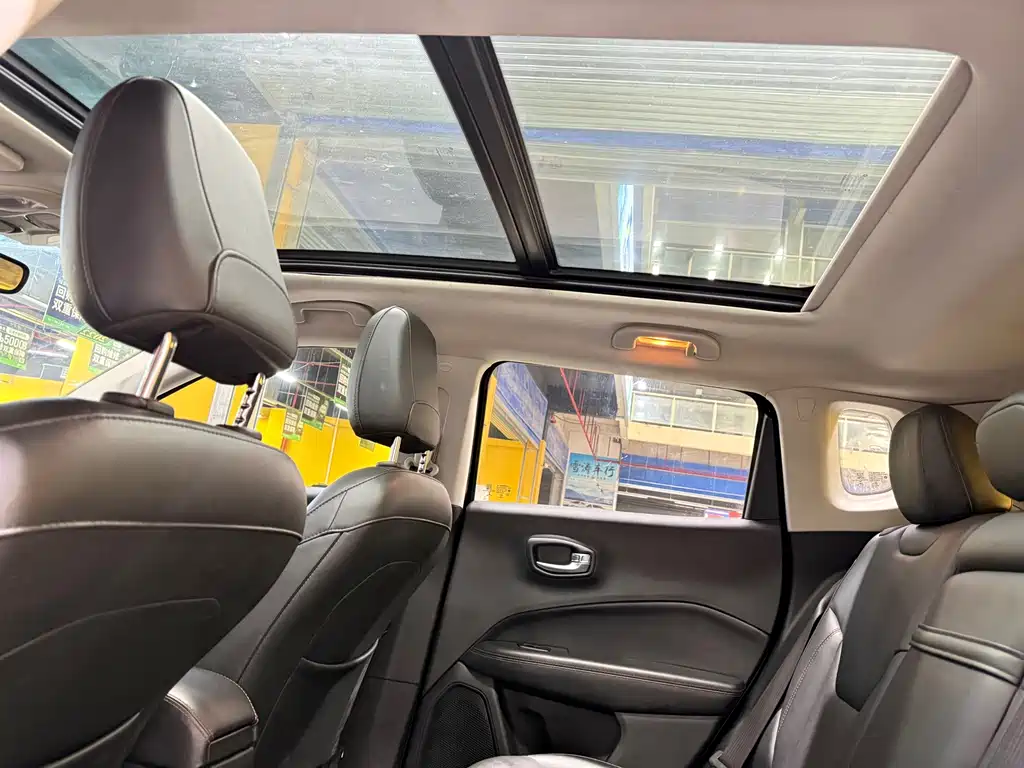 Jeep Compass — фото 23