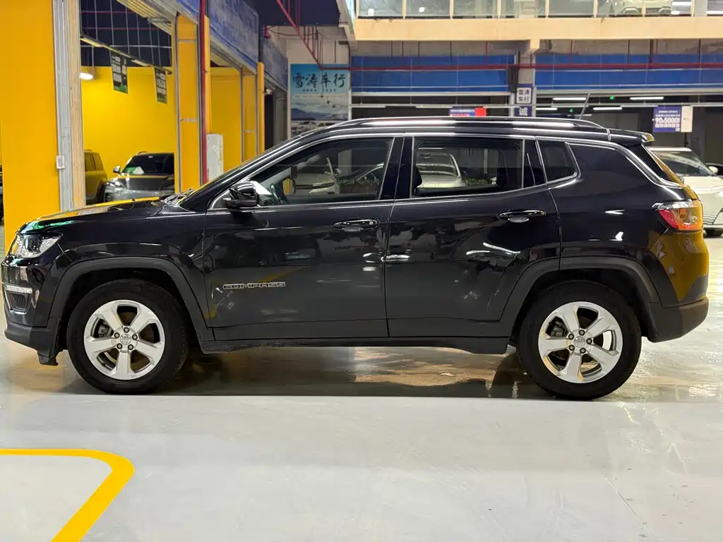Jeep Compass — фото 4